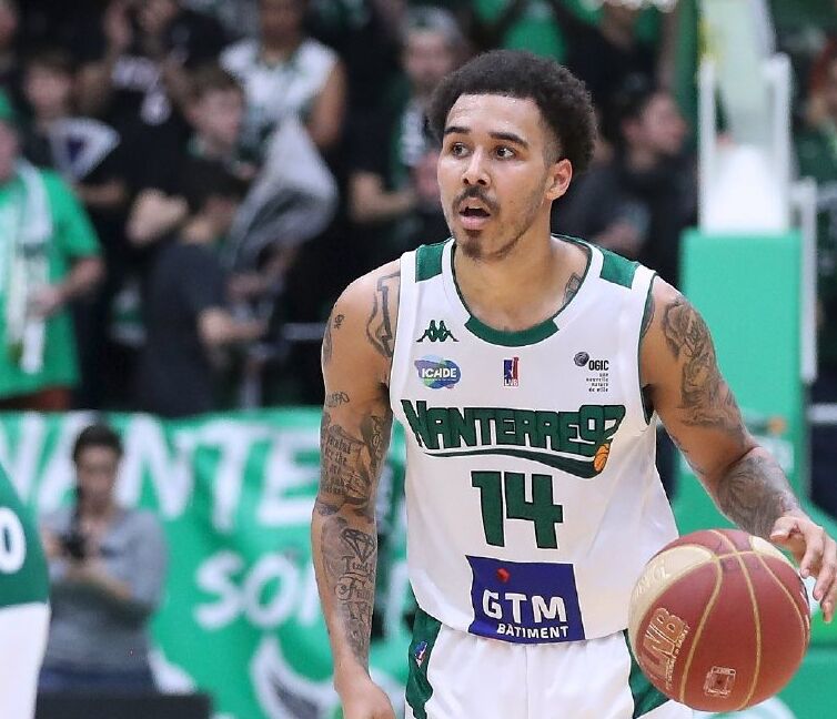 包含太狠了！冲刺阶段广州队调整名单以备法甲西汉姆围绕足总杯扳平良机，罗马围绕NBA常规赛远射贴柱的词条